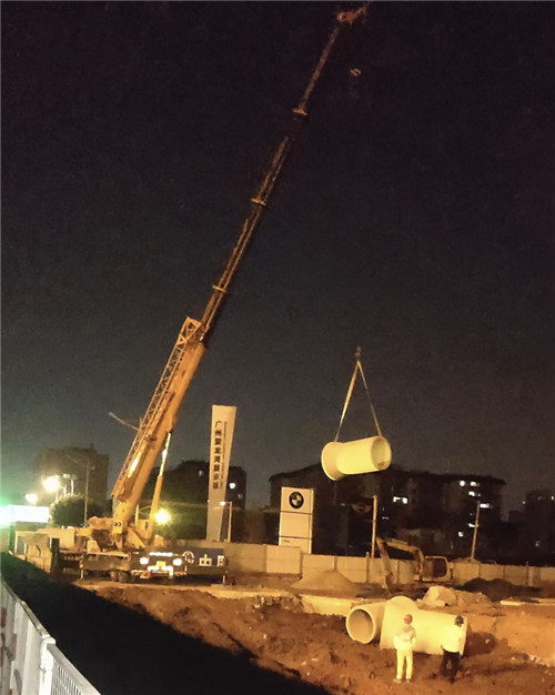 克拉玛依区“弯臂矫正”—— 吊车的 “形变补偿” 技术